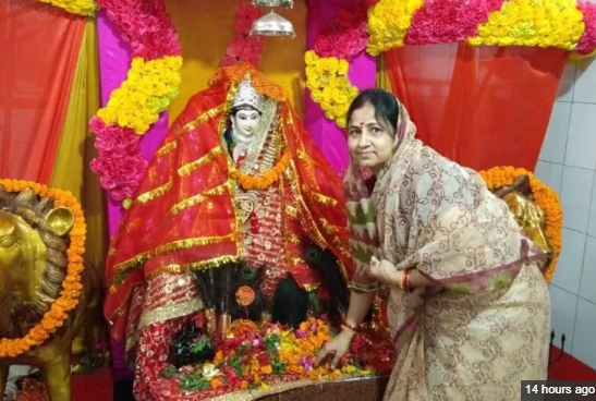 Photo of पत्नी ने मंदिर में टेका मत्था ,पूरी हुई मुराद