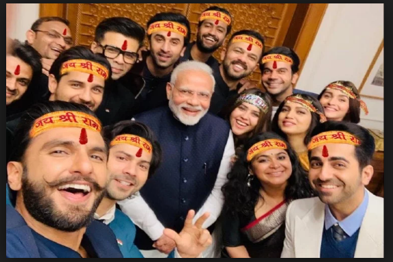 Photo of पीएम मोदी की बॉलीवुड यंगस्टर्स संग सेल्फी हुई ट्रोल, यूजर ने सबके माथे पर लिखा जय श्री राम