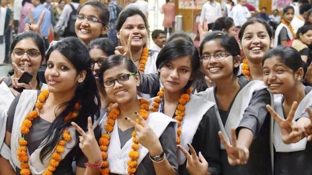 Photo of उत्तराखंड बोर्ड में 10वीं और 12वीं के ये है टॉप-10 होनहार छात्र