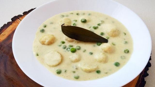 Photo of भूल कर भी नहीं भूल पाएंगे ऐसा स्वाद, देखें रेसिपी व्हाइट ग्रेवी आलू-मटर कोरमा