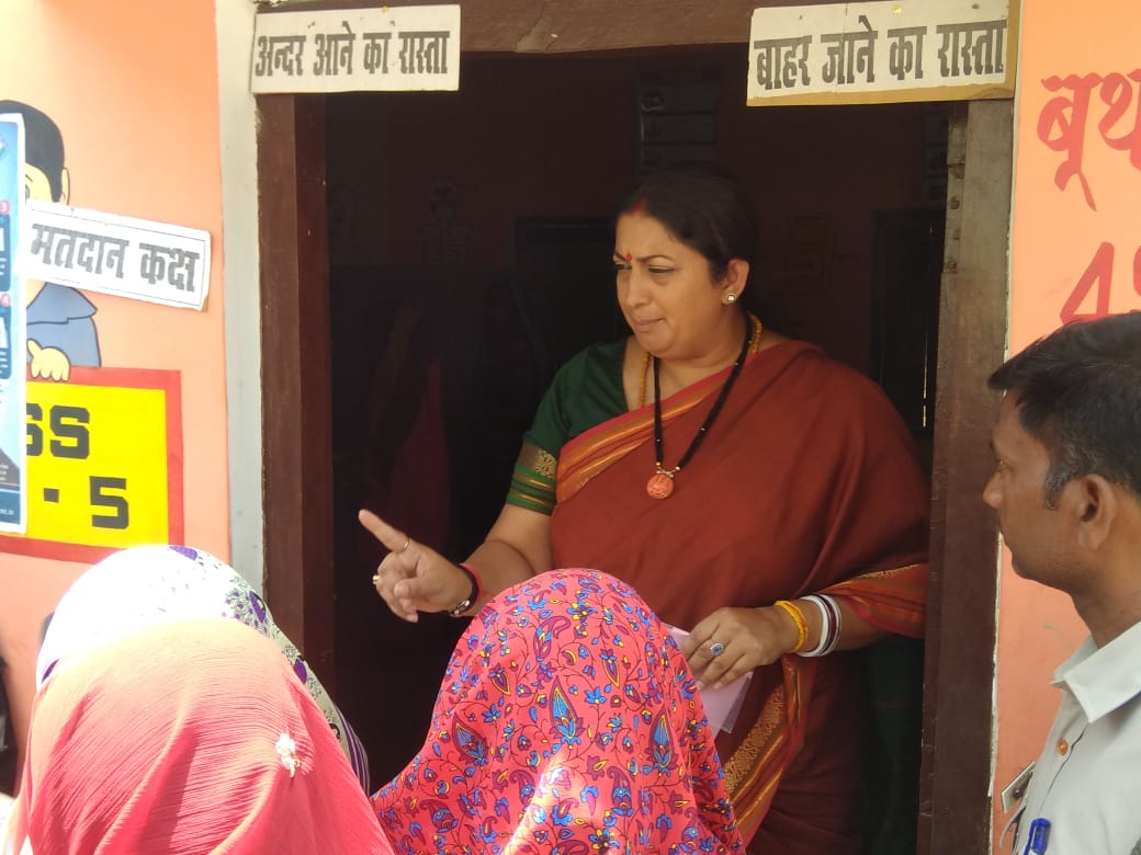 Photo of LS Election Phase 5 Polling Amethi : अमेठी में 1 बजे तक 32.8% मतदान, बूथ का निरीक्षण करने पहुंची BJP प्रत्याशी स्मृति ईरानी