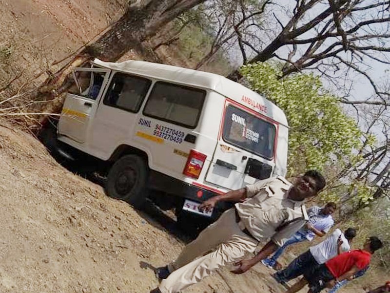 Photo of Damoh News: ग्राम पुरनयाउ में एक एंबुलेंस और बाइक की सीधी टक्कर में दो लोगो की मौके पर मौत