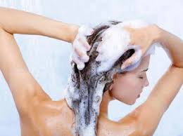 Photo of जाने बालों में शैम्पू करने का सही तरीका, इस तरह आपके बालों को सेफ रखा जा सकता है