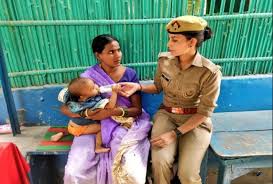 Photo of पढ़े ये कहानी और करे महिला पुलिसकर्मी को सलाम