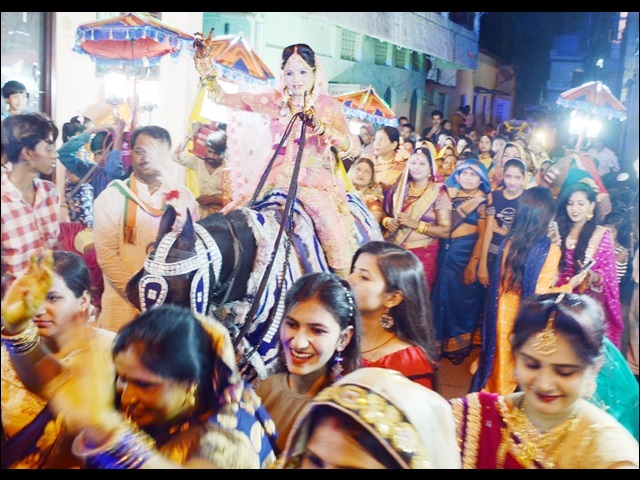 Photo of दुल्हन की खुशी का आलम यह था की, हर कोई देखता रह गया
