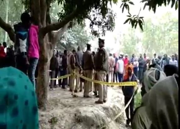 Photo of घरों से एक दिन पहले निकलने के बाद थे गायब,पेड़ पर फंदे से लटके मिले प्रेमी-प्रेमिका