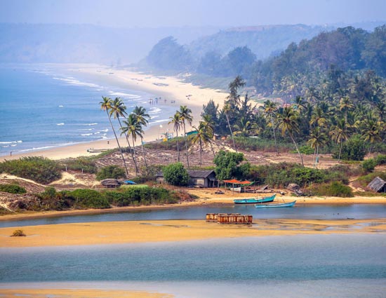 Photo of अपनी खूबसूरती के लिए प्रसिद्द है गोवा के ये 5 पर्यटन स्थल, ले सकते है अपनी छुट्टियों का मजा