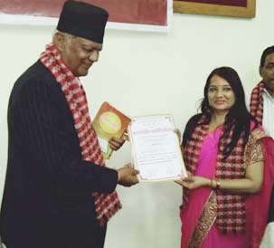 Photo of नेपाल में कुसुम वर्मा को मिला अंतर्राष्ट्रीय अवधी सम्मान