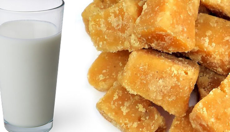 Photo of गर्म दूध के साथ गुड़ खाने के चमत्कारी फायदे