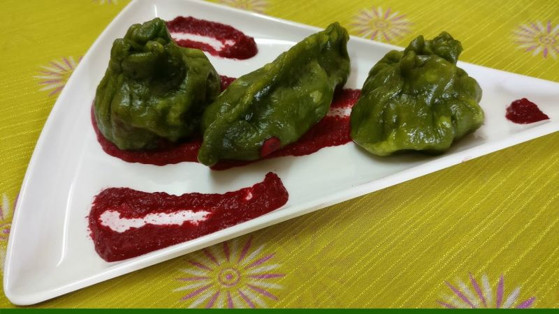Photo of टेस्ट के साथ-साथ हेल्दी भी हैं बनाइये पालक के मोमोस