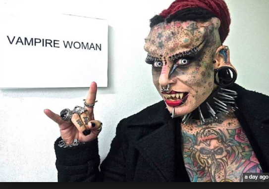 Photo of ये 5 दुनिया की सबसे अजीबोगरीब महिलाएं, किसी के पैरों का वजन है 95 किलो तो कोई दिखती है वैंपायर की तरह