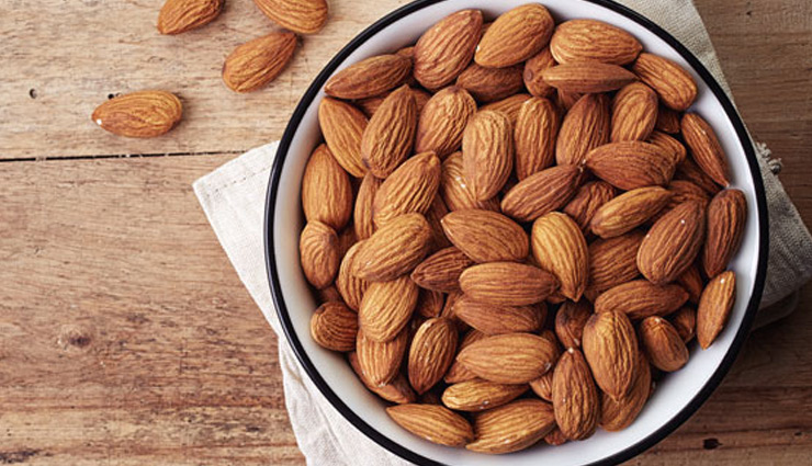 Photo of जानकर सतर्क रहने में ही भलाई, जाने किन लोगों के लिए बादाम करती है जहर का काम