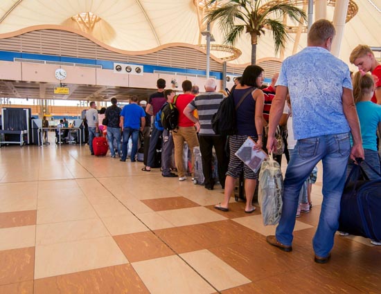 Photo of रोमांच का अहसास करवाती है दुनिया की ये ख़तरनाक डेस्टिनेशन