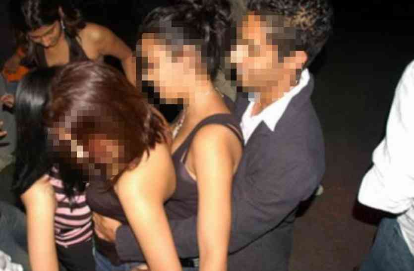 Photo of चल रही ‘रेव पार्टी’ का पुल‍िस ने उतरा सारा नशा