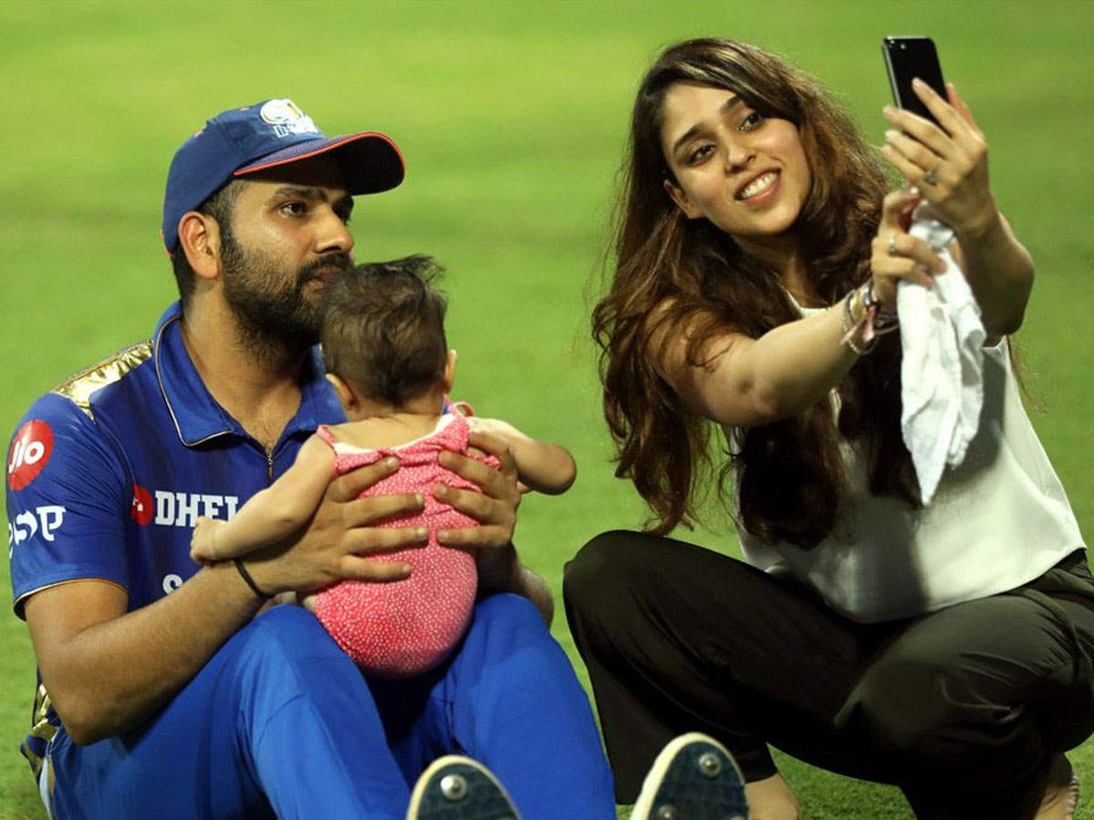 Photo of बेटी समायरा के साथ रोहित शर्मा ने मैच खेलने के बाद की मस्ती