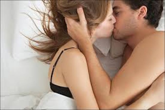 Photo of कम उम्र में सेक्स संबंध बनाना हो सकता है आपके लिए खतरनाक