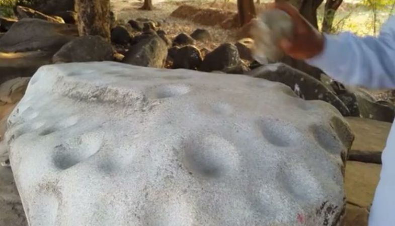 Photo of ये है अनोखे तरीके का पत्थर, जिसे बजाने से आती है मेटल की आवाज़