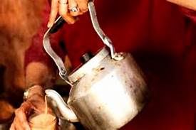 Photo of चाय और पान की दुकान की भी चलती है ट्रैवल्स एजेंसी