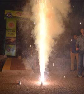 Photo of मनाया लोकसभा चुनाव में जीत का जश्न , फोड़ दिए पांच लाख के पटाखे