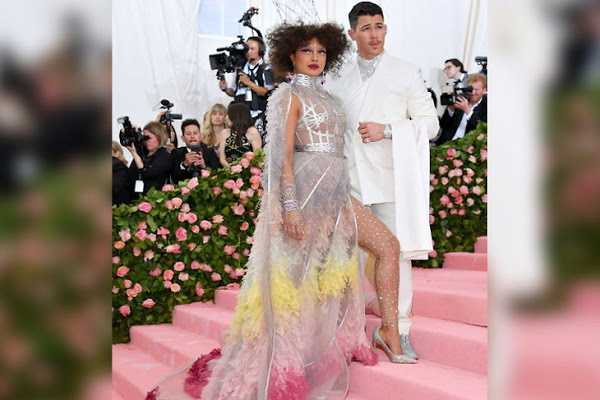 Photo of Met Gala 2019 :प्रियंका का ये लुक देख उनके फैन्स ने जमकर मजाक उड़ाया बोले- ‘ओ स्त्री कल आना..