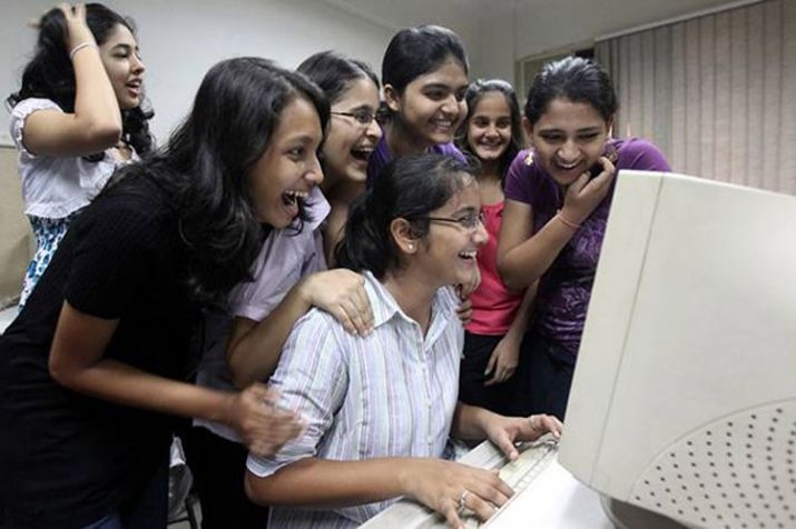 Photo of CBSE 12th result 2019: हंसिका और करिश्मा ने किया टॉप