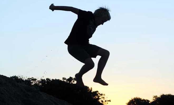 Photo of चकेरी में मकान की चौथी मंजिल से एक युवक ने लगा दी छलांग, जानिए क्या हुआ था उसके साथ