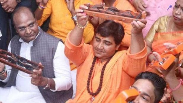 Photo of चुनाव आयोग ने साध्वी प्रज्ञा को भेजा नोटिस, बैन के बाद भी कर रही थी यह काम…