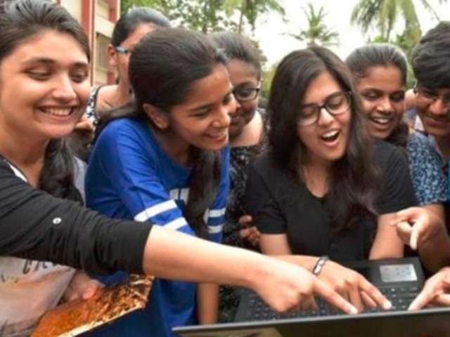 Photo of CBSE 10th Result 2019: जारी हुआ 10वीं का रिजल्ट 91.10% स्टूडेंट्स पास हुए, जानें किसने किया टॉप..