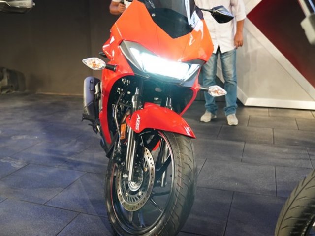 Photo of हीरो ने लांच की 200cc इंजन वाली तीन प्रीमियम बाइक, जानें खासियत…