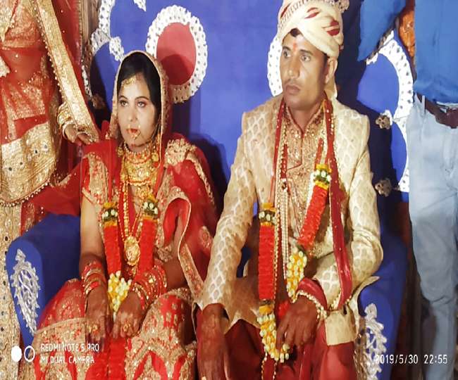 Photo of एक इंजीनियर युवक ने दोनों पैरों से दिव्यांग दुल्हन से शादी करने के फैसले से चौंका दिया…