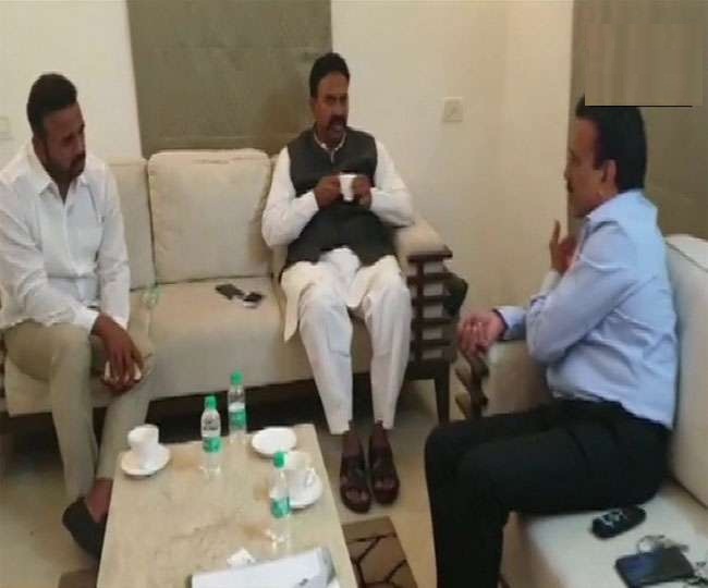 Photo of कांग्रेस विधायक जयकुमार गोरे ने राज्य के जल संसाधन मंत्री गिरीश महाजन से की मुलाकात