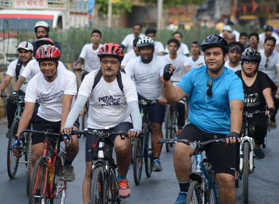 Photo of विश्व बाइसिकल दिवस: मोतीझील के कारगिल गेट से सुबह साढ़े पांच बजे साइकिल रैली शुरू…