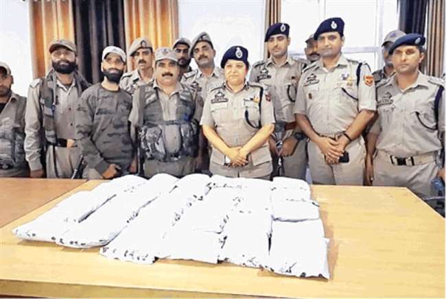 Photo of पाक ने आतंकवाद को जीवित रखने के लिए मादक पदार्थों की तस्करी को बना लिया हथियार…