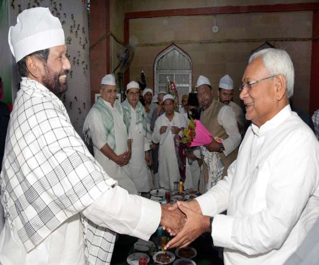 Photo of बिहार में विभिन्न राजनीतिक दलों द्वारा इफ्तार पार्टियों का किया आयोजन और लिखे जा रहे नए राजनीतिक फसाने