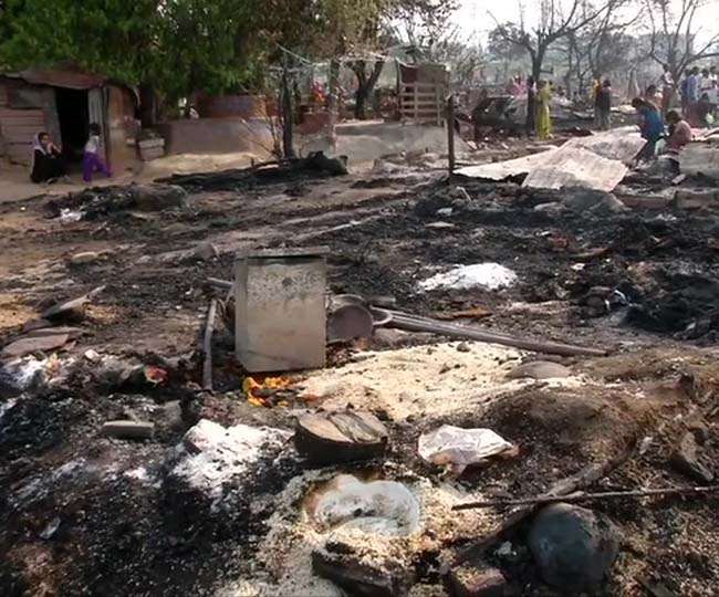 Photo of मराठा मोहल्ला में देर रात आग लगने से, 150 झुग्गियां जलकर खाक