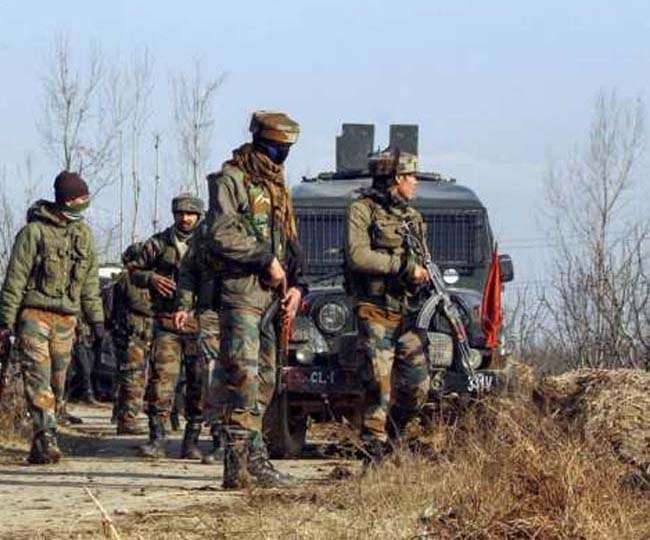 Photo of J&K के शोपियां जिले के मोलू चित्रगाम इलाके में सुरक्षा बलों और आतंकियों के बीच मुठभेड़, दो आतंकी ढेर