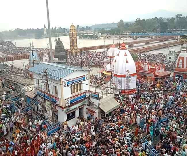 Photo of सोमवती अमावस्या हरिद्वार पर उमड़ा सैलाब, श्रद्धालुओं ने गंगा स्नान के साथ ही की पूजा अर्चना