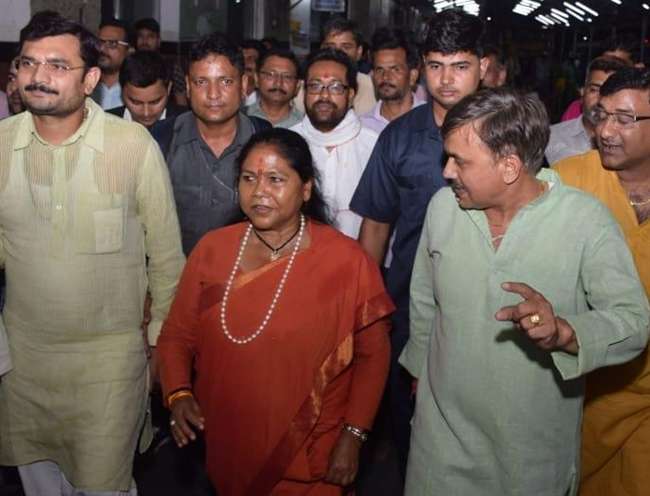 Photo of साध्वी निरंजन ज्योति ने कहा-पश्चिम बंगाल की मुख्यमंत्री ममता बनर्जी लोकसभा चुनाव में हार से बौखला गई…