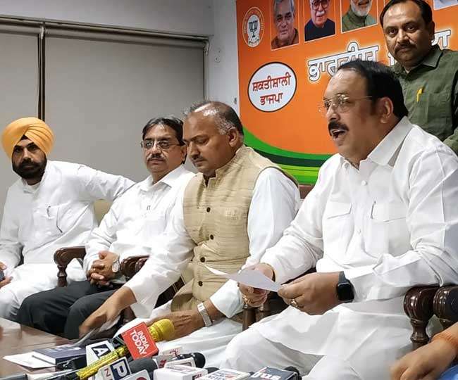 Photo of श्वेत मलिक ने कहा-कैप्टन और किसान कर्ज माफी को लेकर केंद्र सरकार से मदद की लगा रहे गुहार