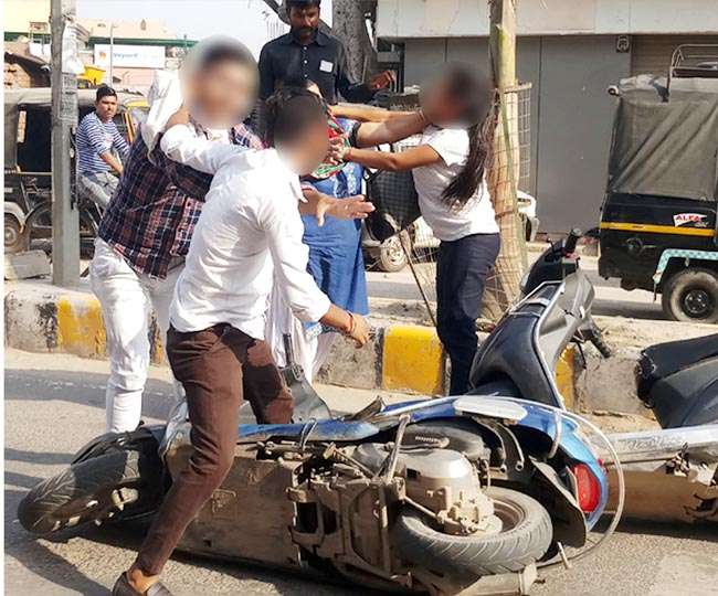Photo of अंबाला में एक्टिवा पर प्रेमी संग भाग रही युवती को परिजनों ने देख, उसका पीछा करके लिया पकड़
