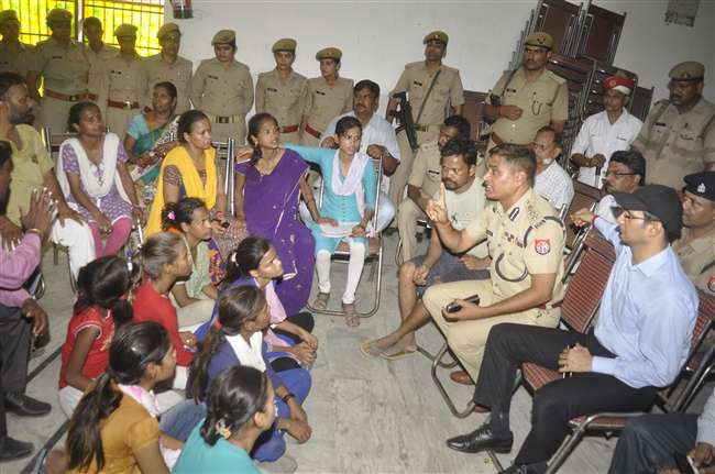 Photo of बजरंग दल कार्यकर्ता की मौत से आक्रोशित भीड़ ने पुलिस टीम पर बोल दिया हमला