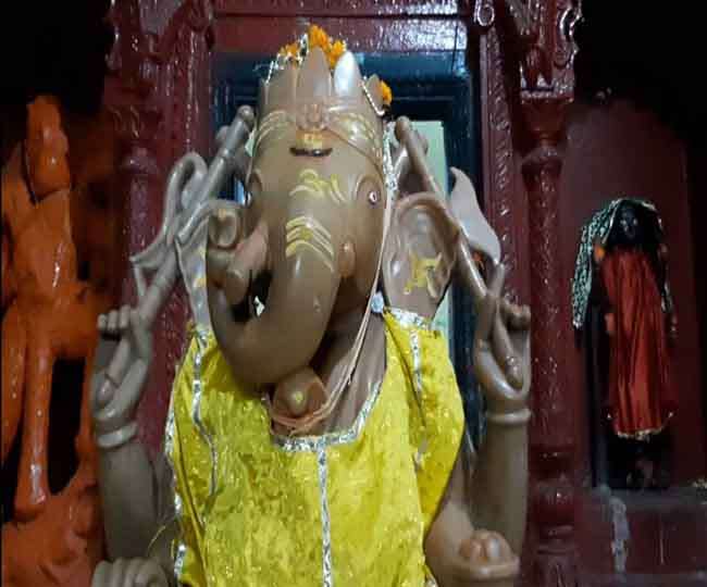 Photo of बिहार में पड़ रही भीषण गर्मी से भगवान गणेश भी परेशान…