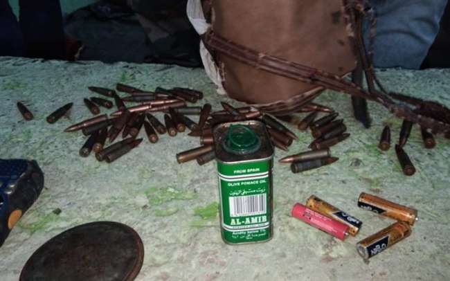 Photo of घर की जांच के बाद जैसे ही जवानों ने घर के पीछे बनी गौशाला की तलाशी से बरामद किया गोला-बारूद