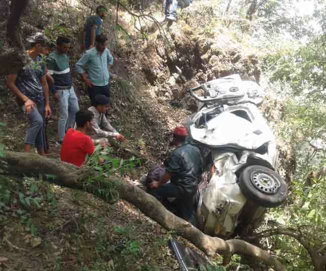 Photo of मसूरी-कैंपटी हाईवे में एक कार खाई में गिरने से चार पर्यटकों की मौत हो गई जबकि पांच लोग हो गए घायल