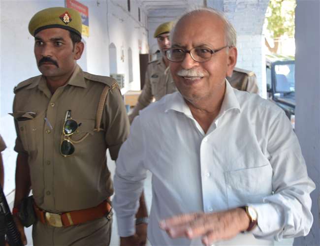 Photo of किडनी रैकेट मामले में एसआइटी ने दिल्ली स्थित पीएसआरआइ अस्पताल के सीईओ डॉ. दीपक शुक्ला को कर लिया गिरफ्तार