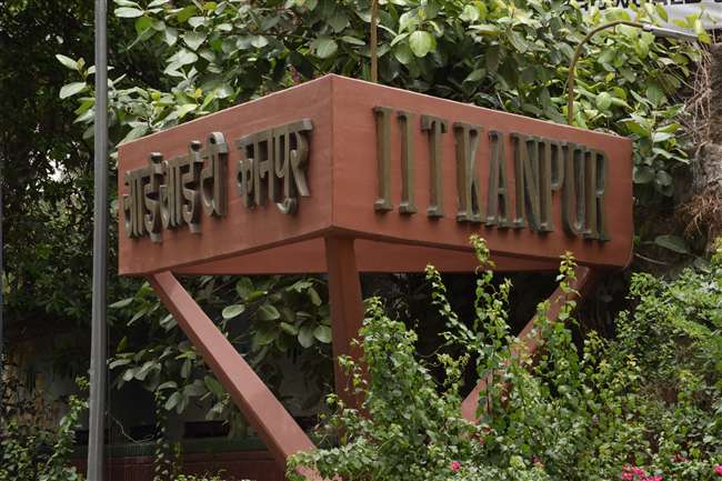 Photo of एल्युमिनाई एसोसिएशन के पूर्व छात्रों ने बोर्ड सदस्यों को ई-मेल भेजकर उठाए प्रश्न