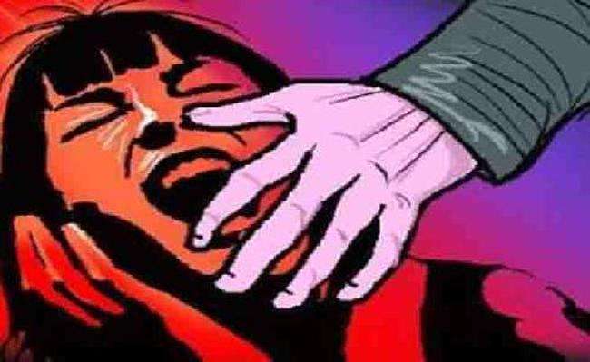 Photo of कुठौंद थाना क्षेत्र के गांव में दिल झकझोरने वाली वारदात घर से दूर खेत में बच्ची का शव पड़ा मिला