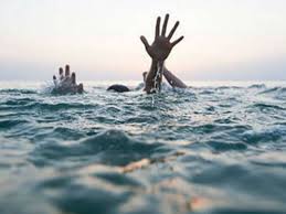 Photo of मऊ के भुसौली गांव में रिश्तेदार की बरात में आए थे गोताखोरों ने ढाई घंटे बाद निकाले शव