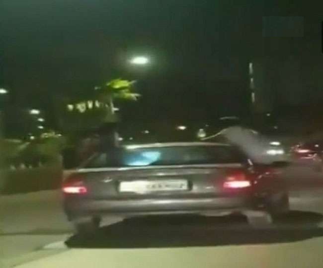 Photo of चलती कार की खिड़कियों से झुककर स्टंट करने के आरोप में खार पुलिस ने तीन लोगों को किया गिरफ्तार