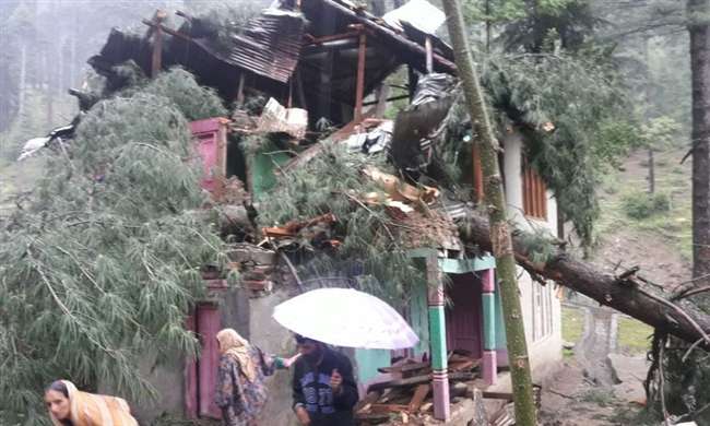 Photo of तेज आंधी और बारिश ने भले राज्यवासियों को गर्मी से दी राहत परंतु साथ तबाही भी लाया…